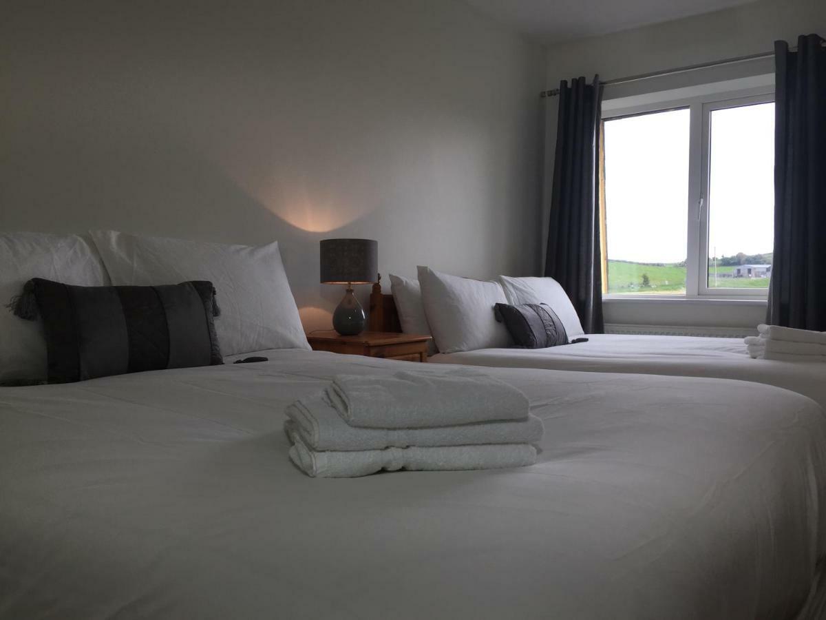 Marty'S Halfway House Hotell Westport Exteriör bild