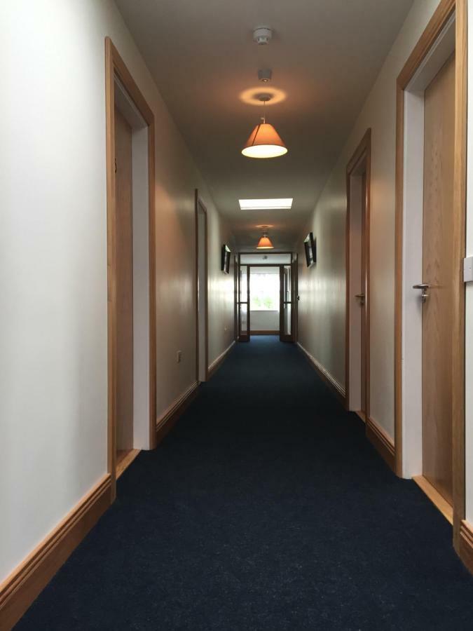 Marty'S Halfway House Hotell Westport Exteriör bild