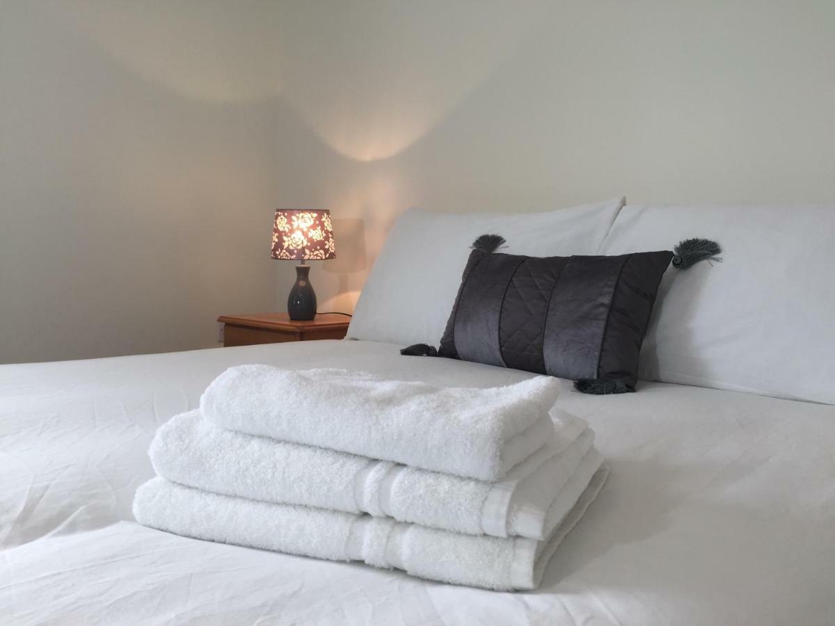 Marty'S Halfway House Hotell Westport Exteriör bild