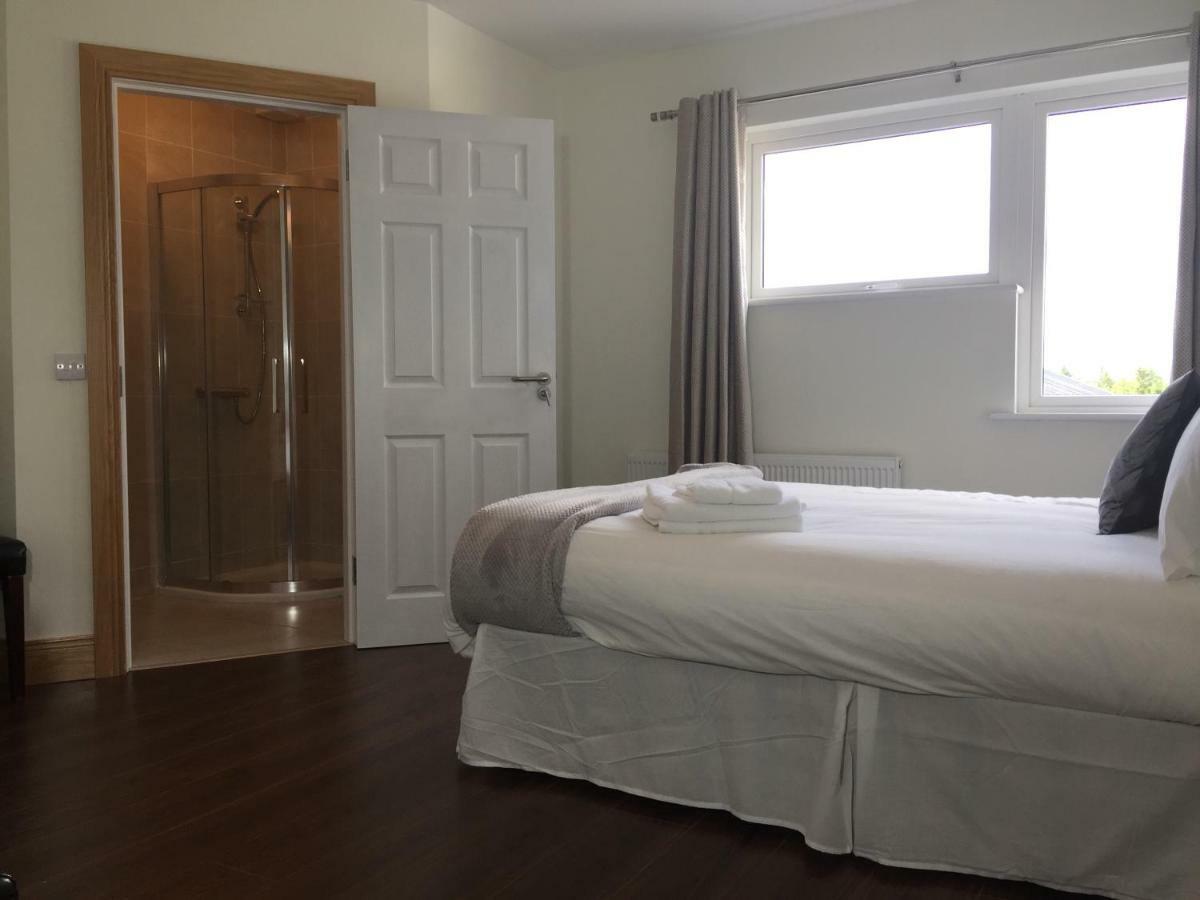 Marty'S Halfway House Hotell Westport Exteriör bild