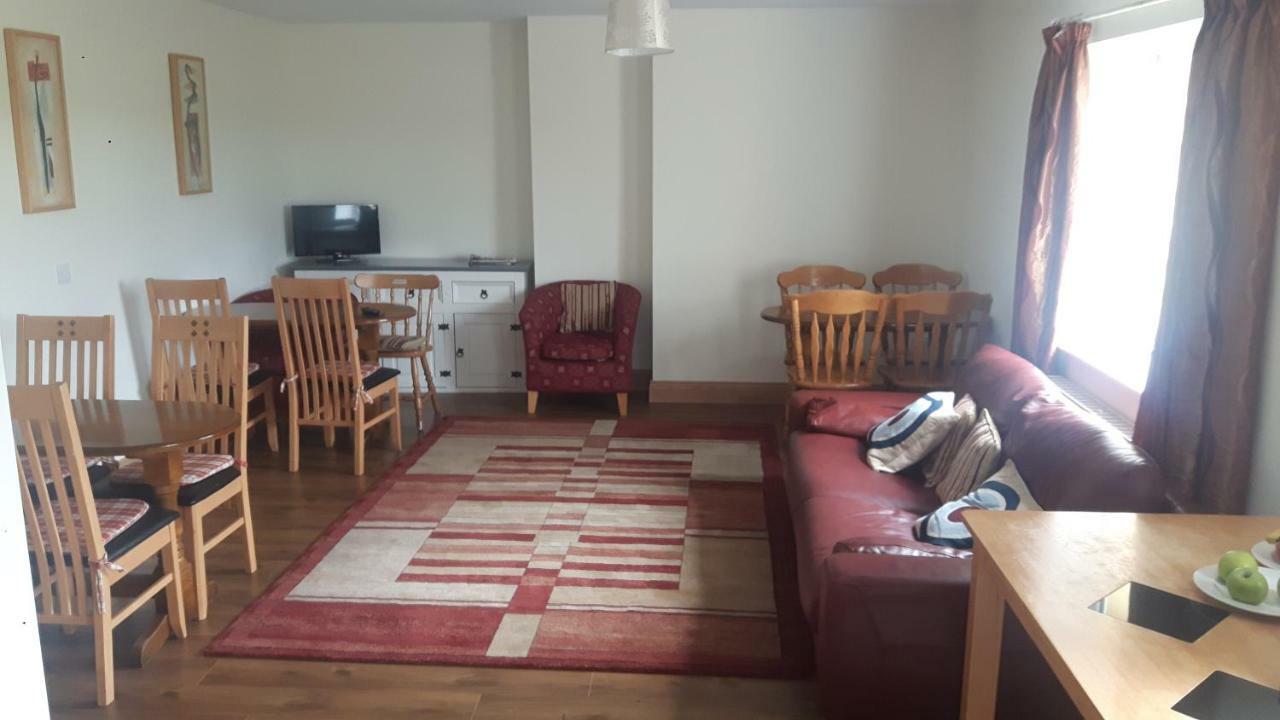 Marty'S Halfway House Hotell Westport Exteriör bild